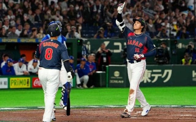 大谷満塁弾の裏で…現れた“世界的な超大物”　フォロワー1150万人、侍ユニ着用で来場