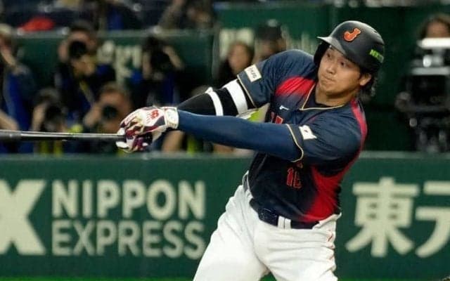 「しっかり振っている」大谷圧巻の“片手弾”の衝撃　泳ぎながらもグランドスラムの理由　解説陣も脱帽、3安打5打点の荒稼ぎ【WBC】