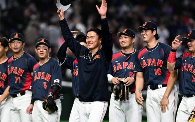 日本のファンに「心から感謝！優しすぎる！」米記者が“噂に聞いていたカード付チップス”を開封 出てきたのは【WBC】