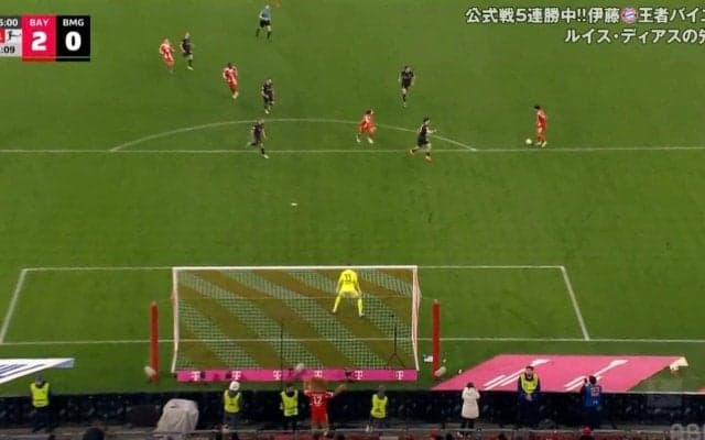 「なんやこれ！？」恐怖の“爆速カウンター”→4人連動で混乱「ヤバすぎるだろ」 バイエルン、衝撃の“高速アタック”に場内騒然