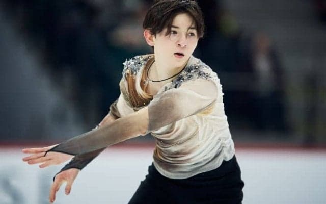 キスクラでまさか…SNSでも反響「持ち込んでおった」　フィギュア男子17歳“新星”を「始球式に呼ぼう」