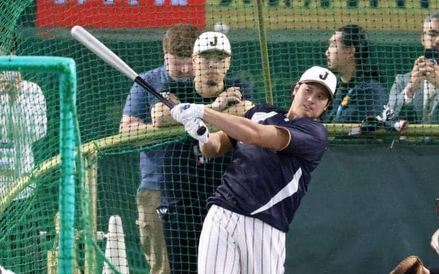 【WBC】２戦連発あるか!?　大谷翔平がフリー打撃で照明直撃弾　観客「おー！」どよめき