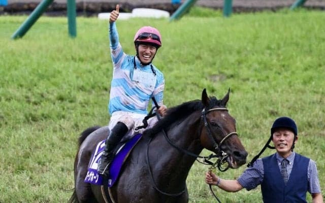 ブローザホーンが乗馬へ