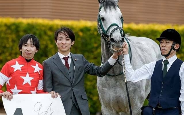 手塚貴徳調教師がJRA初勝利！ 「関わっている人のためにも頑張っていきたい」