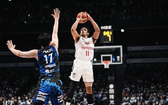 大黒柱ロシター離脱もデイヴィス復帰のA東京が総力戦で白星…西地区首位の長崎を敵地で撃破