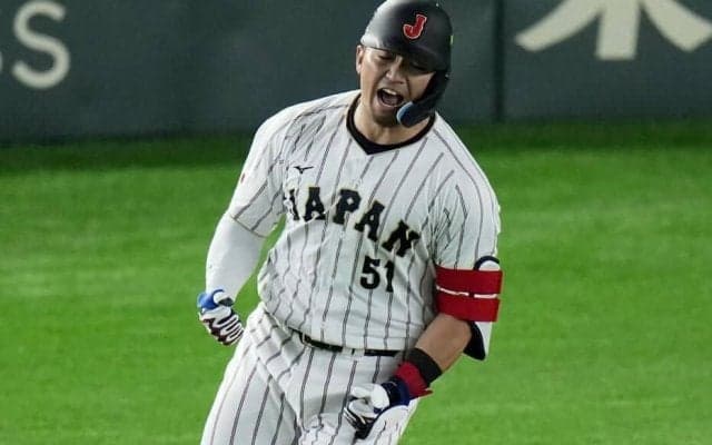 鈴木誠也、渾身ガッツポーズの“追撃”2ランにドーム熱狂…「かっこよすぎる！！」　前回大会は無念の欠場【WBC】
