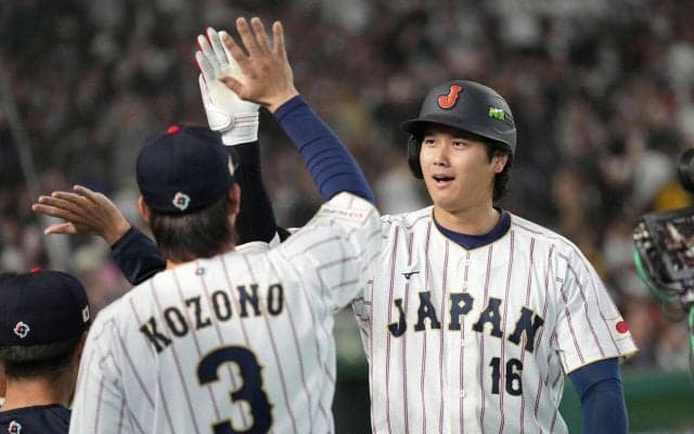 【WBC】３回３失点の菊池雄星が救われた、大谷＆鈴木弾で逆転　ベンチで熱い抱擁交わす