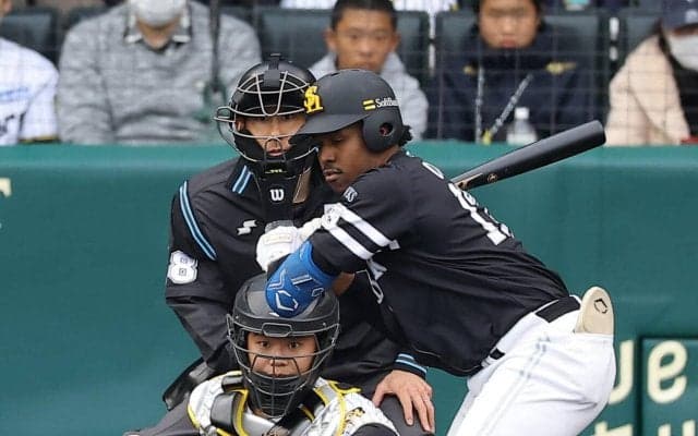 【ソフトバンク】育成18歳オスーナ「貴重な経験させて頂いた」初１軍は２三振のホロ苦デビュー