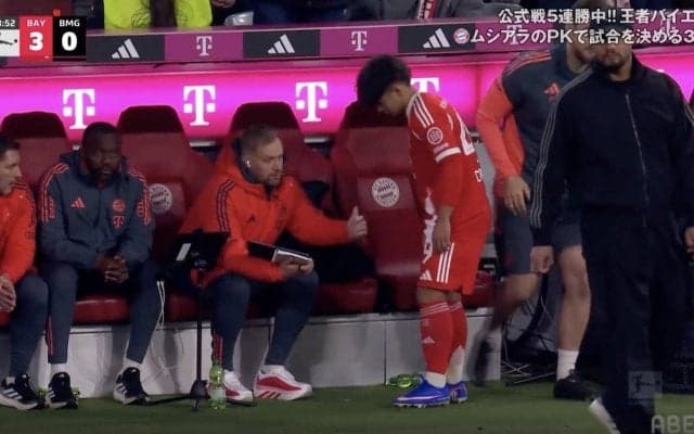 「子供ですよ！！」ファンが目を疑う“まさかの光景”「どんどん出てくるな」バイエルン、17歳の“新たな神童”がデビュー