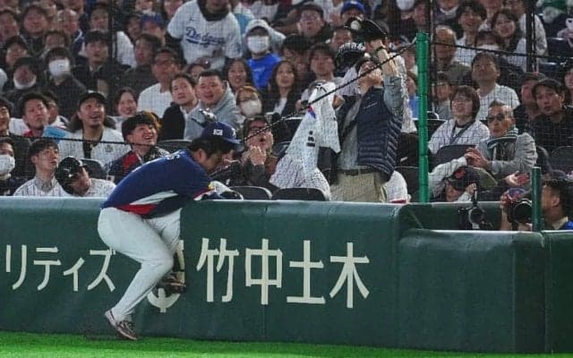 韓国代表にアクシデント　一塁手がフェンス激突…場内騒然、亀井コーチ駆け寄る