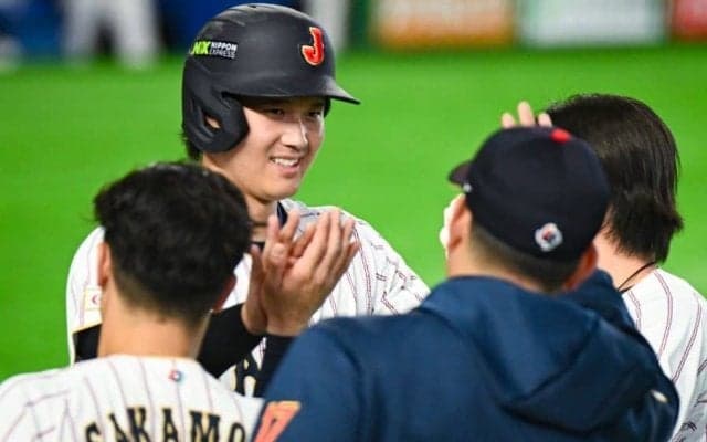 大谷翔平のHR直後…ハグした人物に「泣いてまう」　侍ベンチの光景にネット感動