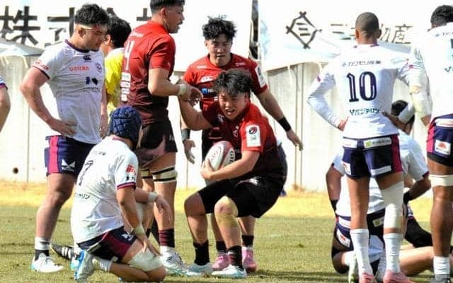 ラグビー釜石、震災復興の祈念試合で首位の近鉄を破る　岩手