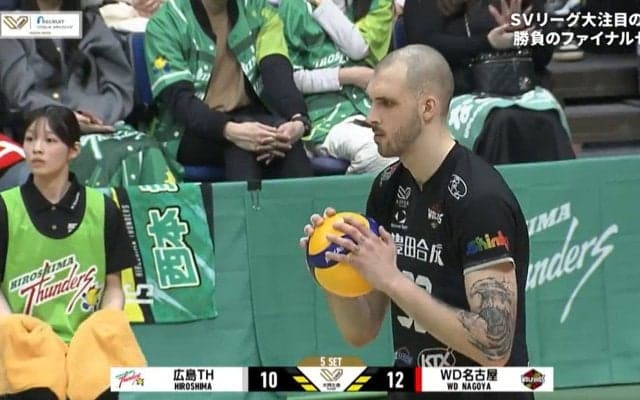 男子バレー、サーブ\"大暴投\"に名手もガックシの珍事 「やや力んだんでしょうか…」放送席も困惑