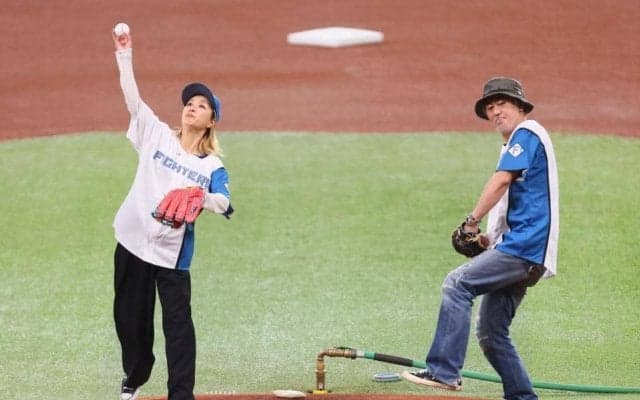 「Ｄｏ　Ａｓ　Ｉｎｆｉｎｉｔｙ」伴都美子＆大渡亮が始球式　ワンバン投球の伴「あとちょっとだった～」
