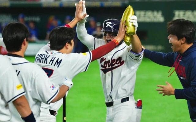 韓国代表キム・ドヨンが逆転2ラン　バルコニー席まで届く特大弾…台湾粉砕に球場騒然