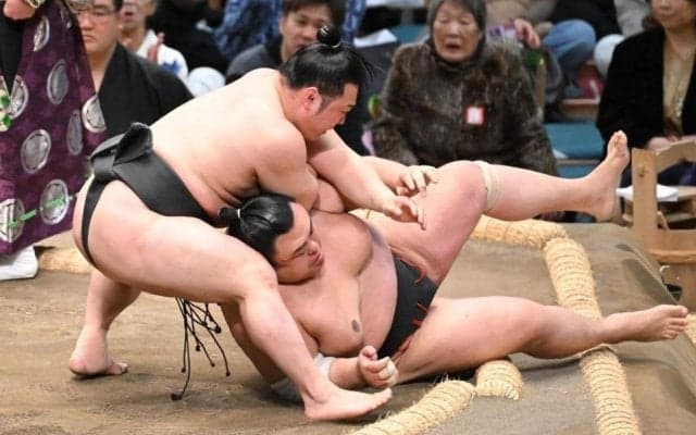 関取返り咲き目指す炎鵬が白星スタート　先場所、左足首骨折も「相手に負ける前に自分に負けないように」