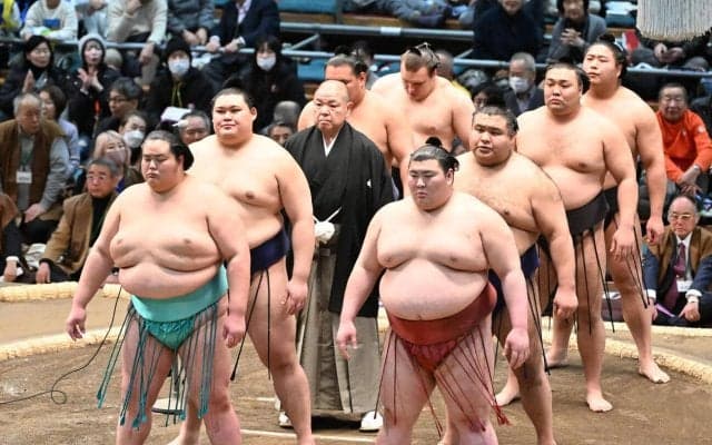 八角理事長、初日恒例の挨拶「大阪の地で活気あふれる大相撲をご覧いただけるものと存じます」