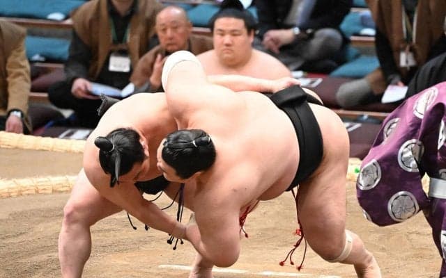 幕内経験者の幕下炎鵬、下手投げで白星発進「相手に負ける前に、自分に負けないように」