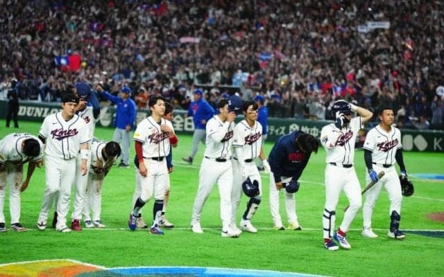 ベンチで呆然…目を拭ったキム・ヘソンに「泣ける」　立ち上がれぬ韓国主砲に日本人も涙