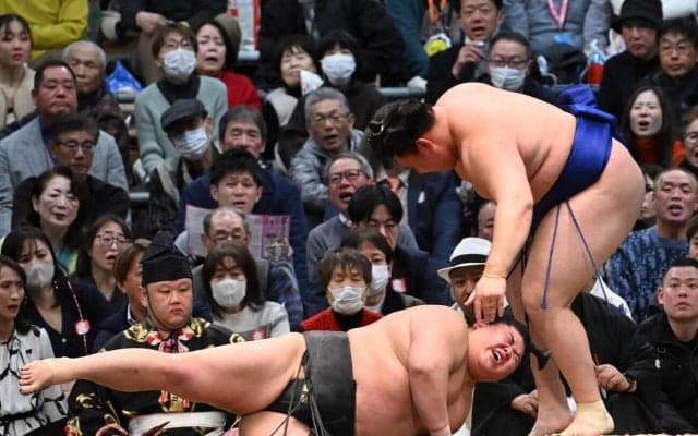 伊勢ケ浜親方から暴力受けた前頭伯乃富士「申し訳ありません」騒動を謝罪　春場所初日黒星