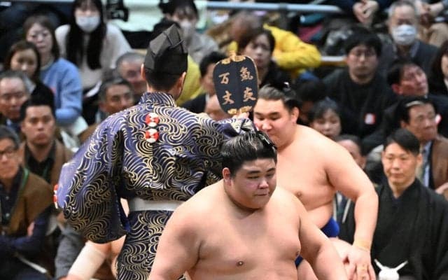 師匠から暴力行為受けた伯乃富士が初の取材対応「ご迷惑、ご心配を」ぶっつけ本番、初日は黒星