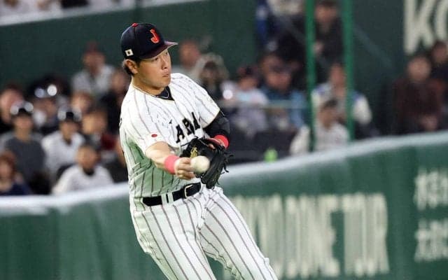 【WBC】円陣で「菅野先輩援護」を呼びかけた岡本和真　２回の守備で先輩をもり立てた