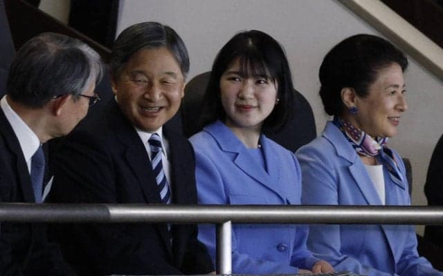 【WBC】愛子さま　髪バッサリカットのボブ姿初お披露目　水色コーデで両陛下の間に座り観戦