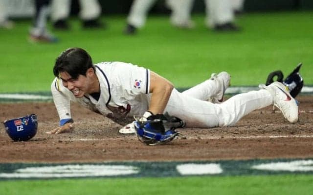 「ヘソン君、泣かないで」敗戦後のベンチ号泣シーンに激励の声続々　延長タイブレークの末に台湾に敗れる【WBC】