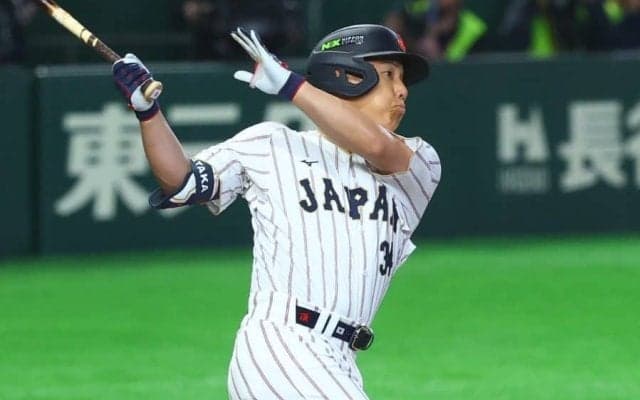 吉田正尚、衝撃2ランの決定的1枚”　WBC公式が公開「額縁に入れて飾りたい」
