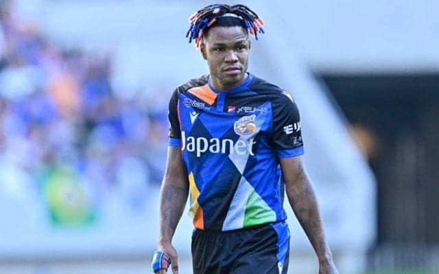 ｢すごすぎ｣｢エグいくらい曲がってて草｣長崎10番が圧巻の“28mバナナFK”で古巣G大阪のゴールネットを揺らす！｢めちゃ曲がってる〜｣｢ここまで曲がると無理やなぁ｣