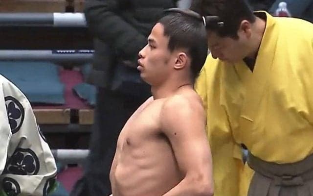 「モデル並の体形」「出待ちしたけどイケメンだった」スタイル抜群の幕下力士が話題 「この体格で幕下」驚きの声も