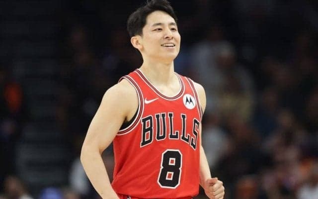 ブルズの河村勇輝が試合終盤に出場…ファール判定を受けるもウェストブルック相手に激しいDFを見せる