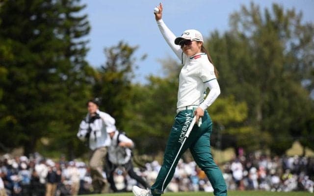 佐久間朱莉が開幕戦V　恩師・尾崎将司さんへ「いい報告をしたいという思いで」