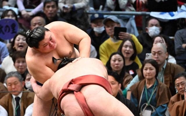 初日から連敗の大の里に八角理事長「動けていない」高田川審判部長「軽くなっている」厳しい指摘