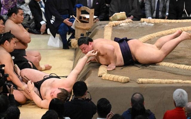 義ノ富士が綱とり安青錦撃破　攻め続け寄り倒し「今場所はガンガン、思い切り」初場所のリベンジ