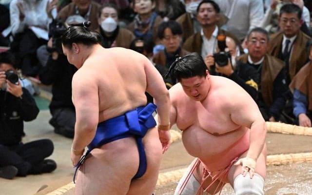 宇良が２連勝　母校鳥羽高100万円寄付で「広めてください」と笑顔　地元場所で声援も大きいぞ