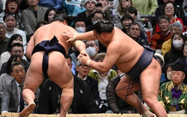 豊昇龍が２連勝　闘牛士のような動きで若隆景を料理「あっ！って思った」と素直な心境も明かす