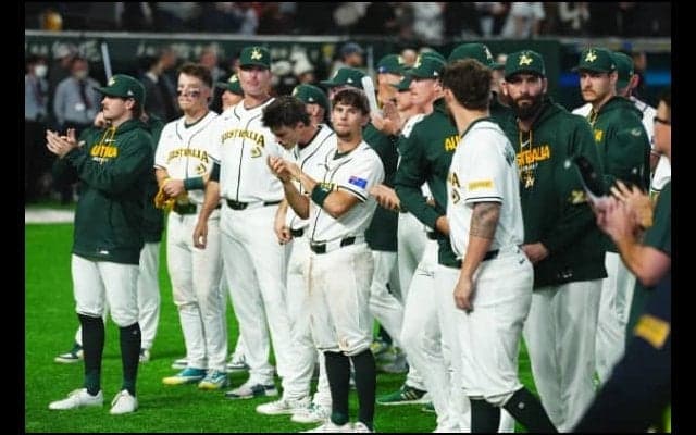 涙の豪州代表、1次R敗退もベンチ出て挨拶　観客に感謝…韓国ファンからも拍手