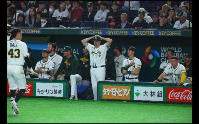 豪州ベンチは涙止まらず　韓国に敗れ1次R敗退決定で…全米ドラ1バザーナもベンチで呆然