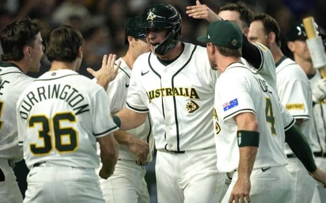 運命の一戦、開始同時に豪州代表が示していた“感謝”「これほど大切に思ってくれていることを目にでき…」日本のファンは感動【WBC】