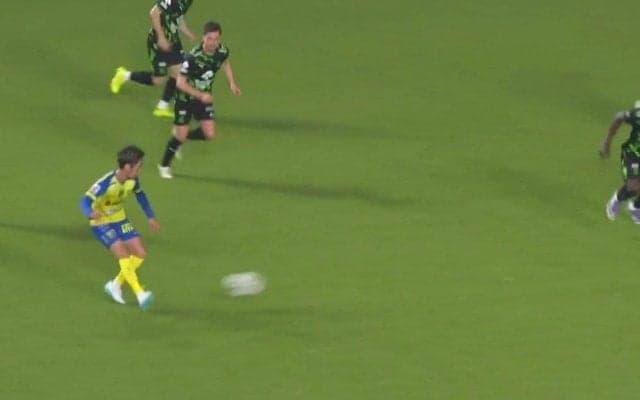 唯一無二のパスセンス！28歳日本代表MF、節目の一戦で圧巻アシスト「エロすぎる」守備の隙間を正確に射抜く極上スルーパスに称賛集まる