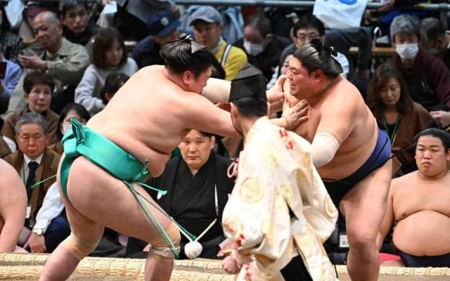 休場した阿炎は再出場の可能性あり　師匠の錣山親方がケガの状況を説明