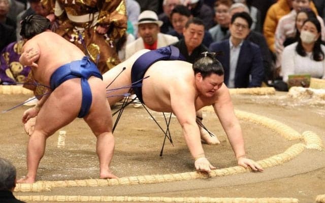 館内騒然　横綱大の里がまさかの初日から３連敗「ダメですね」２１歳藤ノ川に初金星献上　引き落としに屈しがく然、土俵上で４秒動けず　自己ワーストの屈辱　豊昇龍ら７人が３連勝