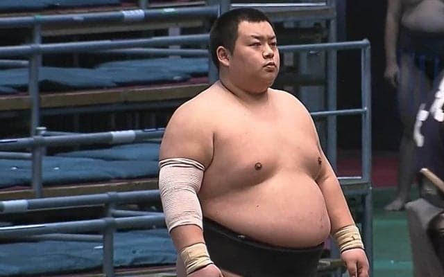 “81年ぶり”の逸材、身長189.7センチの怪物を“たった一撃”で撃破！ 衝撃の白星デビュー