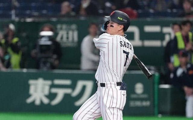 【WBC】佐藤輝明が初回に左翼線へ痛烈二塁打！　森下翔太と１、２番でスタメン起用