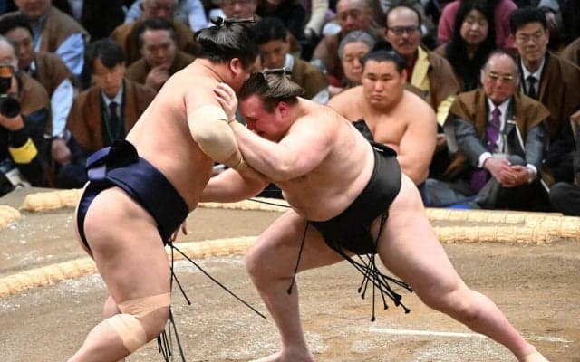 安青錦は連敗せず「足でじわじわ押していった」と九重審判長が高評価「強いね～」