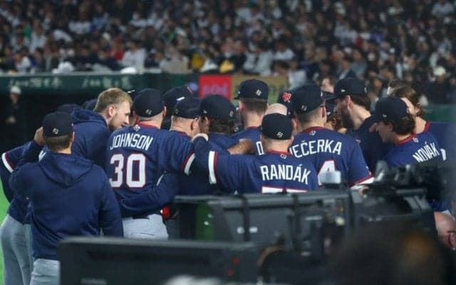 チェコ代表、敗退決定でも貫く“気丈な振る舞い”　初回先頭打者で…一礼→中村と挨拶