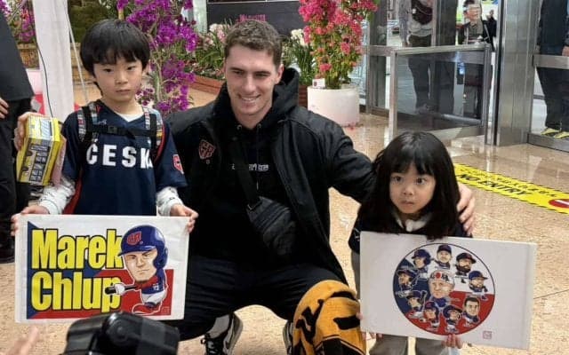 【侍ジャパン】宮崎空港で見覚えのある顔　元巨人フルプは「絵に描いたような好青年」／侍日記