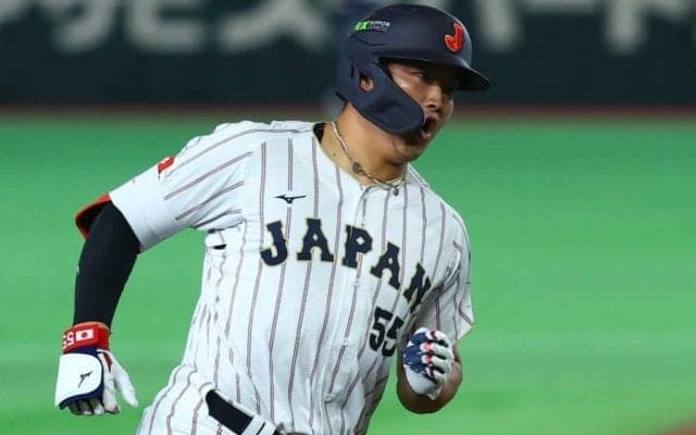 侍J・村上宗隆、衝撃満塁弾　驚異の180キロ弾丸アーチ…待望の大会1号に東京D騒然