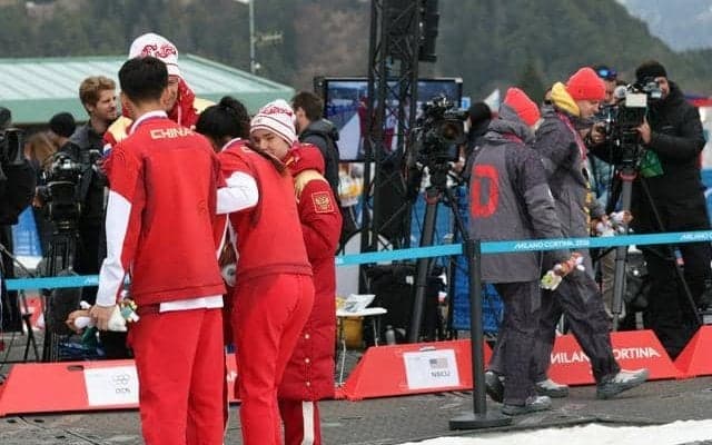 ドイツ選手がロシア選手との記念撮影を拒否　「ウクライナとともに」